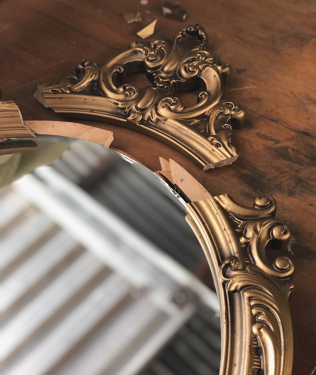 vintage mirror, broken mirror, mirror frame-4052203.jpg